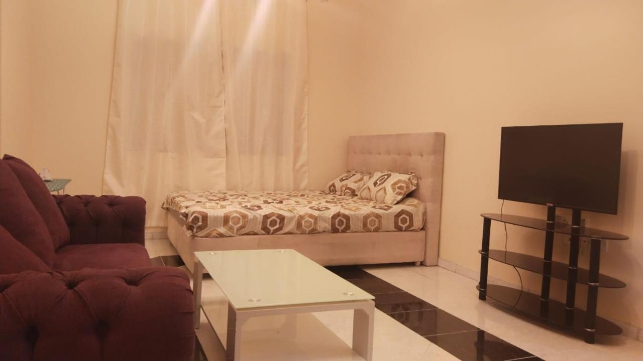 Holiday Home 2 Bedrooms Apartment For Family Only Шарджа Екстериор снимка